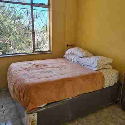 5 Minutes into the City. Family Sized Unit with Newly Fitted Kitchen. No Wifi Rooms