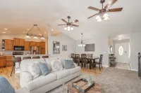 Family Friendly Modern Home- Adventures Start Here! - Wifi