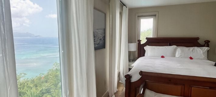 Newly-updated, spacious, private foot path to beachfront, stunning ocean views Hoteles en Tórtola