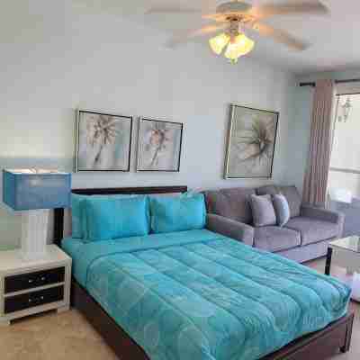 "Soleil"- Updated Luxury Studio- Turtle Cove- Stunning Carribean Views Rooms