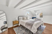 The Art House: 5-Acre, Private Getaway with Fireplace - 4-Star