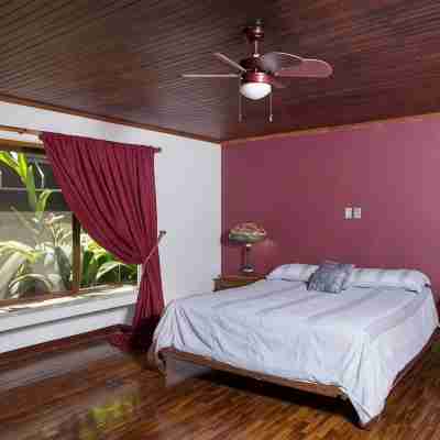 4BR Casa Peces Santa Ana, Private Indoor Pool & Sauna! Rooms