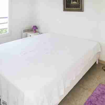 Terrace, pool, air conditioning, sea view, near beach, sleeps 4, Antibes Rooms