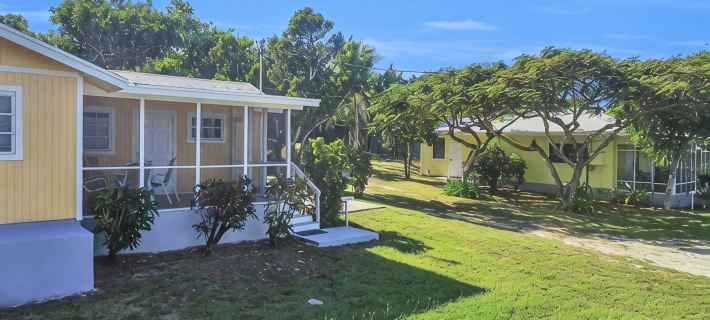 Ixora West - Views over Elizabeth harbor, beach access across the road. Hoteles en Great Exuma