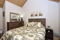 Cozy Cabin. Dog Friendly, Indoor/Outdoor Seasonal Fireplaces,. Firepit, Hot-Tub - シャレー