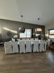 New Luxury Riverfront Scenic View - С бассейном