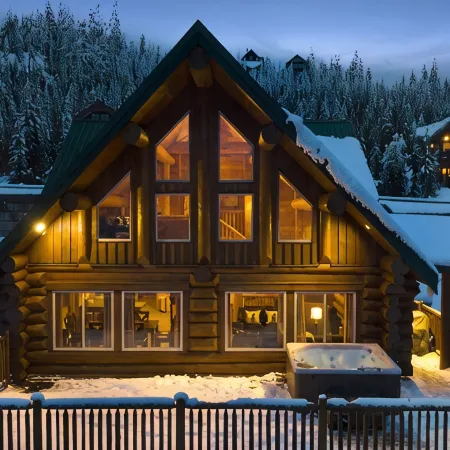 Stunning Log Mount Washington Chalet with Breathtaking Views of Strathcona Park