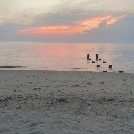 Sunset Bayside Beach House - Sleeps 14, Steps from Beach & Bay, Outdoor Shower