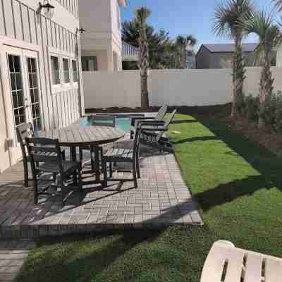 Destin Beach House for 28! Heated pool, grill and walking distance to the beach Hotel Exterior