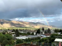 The View on 87th Osoyoos 2 bedroom, 1.5 bath, covered patio view vacation home. - Homestays