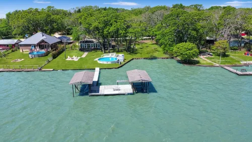 Home on the Lake w/ Pool and Boat Dock - 3 星級