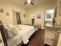 Walk to Main St, Game Room w/Arcade Cozy Cottage Sleeps 6 - Boutique