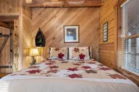 Crickett Lane - 8 Stall Horse Barn - シャレー