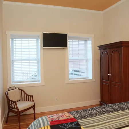 PARK and WALK - Mayberry & Main - 'The Main Suite' - New Construction