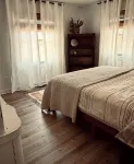 Pet Friendly 5-bedroom cottage just a 16-minute walk to Outer Banks Beaches