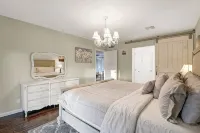 Fire Pit & Hot Tub Near Tempe Attractions - Private Pools