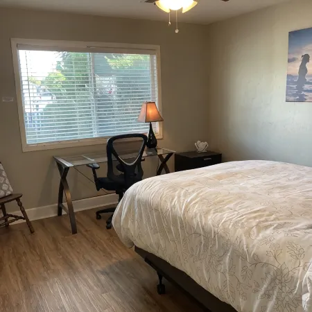 Dog Friendly, Allergen-free 5 minute walk to the bay and eateries