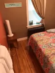 Day Street Suites. Historic Phelps Mansion.  Main Level Suite #2 - 3-Star