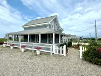 Beachfront on our private beach!  Driftwood Cottage - Pipers' Shore - 무료 와이파이