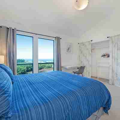 3bd2.5ba Ocean/Mountain View Single Level Spacious House sleeps 8 Rooms