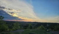 Hidden Jewell - Full Cabin 4 Studio Suites - 9Bd / 4BA Sleeps 15 on Outlaws - Wifi