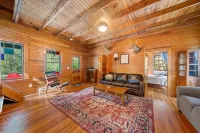Pet friendly, private, clean, perfect Lake George location - شاليه