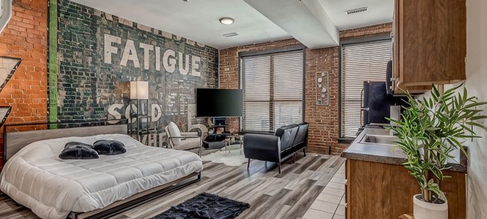 Deluxe Studio in Historic Downtown Building! Hotels in Bartlesville