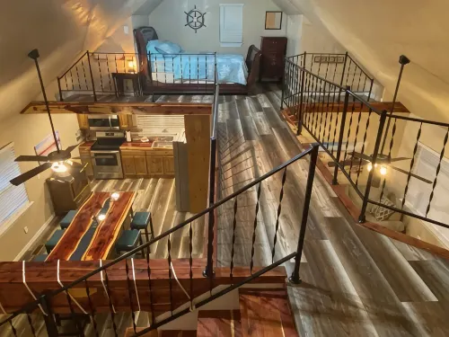 Cozy Lake Cabin located by the sandiest beach on Lake Texoma -Excellent  Fishing - Wifi