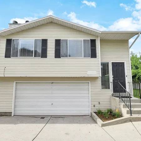 Family Friendly | Washer+Dryer | PlayStation Pro | Large Yard | Fast Wifi