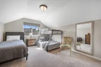 Clean and Comfortable Centrally Located 5br/3Bath home in Meridian, ID. - Homestays