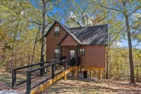 TreeHouse, Hot Tub, Wooded Views, Near Lake - Hytter