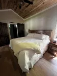 Viognier-Cottage Near Jones Von Drehle with Master Suite - Homestays