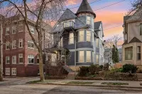 Lakefront Manor MKE - Spacious for groups and steps from beach and downtown - บังกะโล