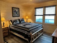 Wow! Look @ That View! Sleeps 7, cabin with AC, Wifi, lots of games. - Alphydda