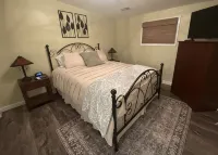 Modern Lake Home in Private Setting with Lake Access and Hot Tub - 무료 와이파이