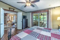 Lake Sinclair Getaway + Rooftop Patio - 4-Star