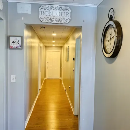 Lovely Seaside Park Getaway - Walk to Beach & Bay - Parking, Patio, BBQ
