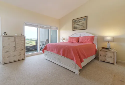 Atlantic Beach Getaway Spacious 3-Level Condo: Walk to the Beach & Pool - Beach