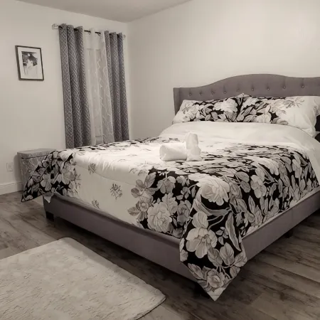 Bright-Lovely 2 Bed 1 Bath,15 Minutes From Beach