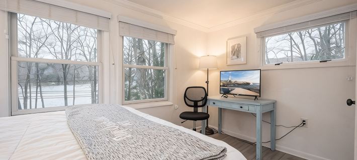 FletchersCove-DeepCreekLake-PrivateDock-HotTub Hotels in McHenry