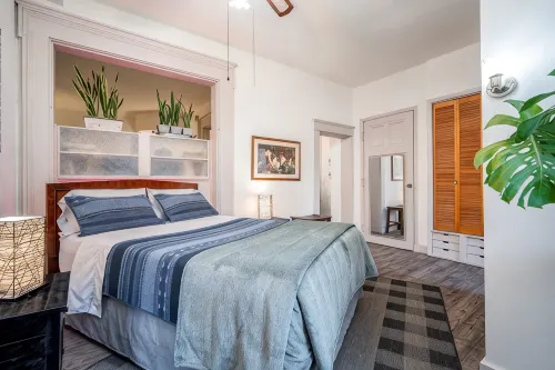 Updated Historical apartment close to a park and two blocks from the best dining - Bintang 2