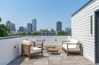 Modern 4-bedroom house Downtown Raleigh Skyline Views - شرفة