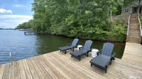 Cozy 3-bedroom Lake house with fiber Wifi, Boathouse & Dock on Lake Sinclair - 4-Star