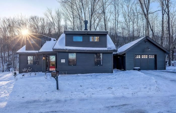 Vermont Summer Escape - Sleeps 8 with FirePit, Hot Tub, and Pet Friendly!