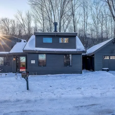 Vermont Summer Escape - Sleeps 8 with FirePit, Hot Tub, and Pet Friendly!