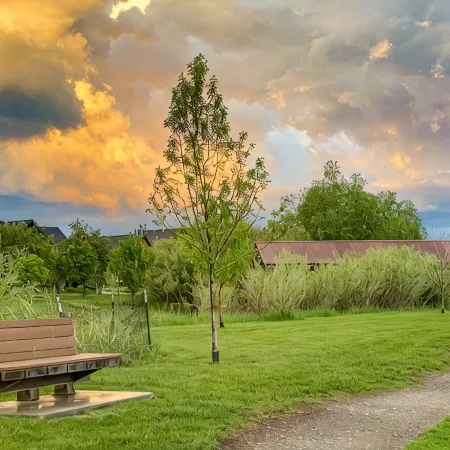 Mountain Studio - luxury finishes in upscale neighborhood, e-bikes included!
