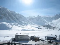 Central 6 Person 47m2 Apartment. Amazing South Facing Balcony. 150m To Ski Lifts - balcón