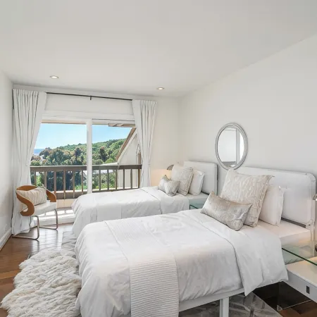 Malibu 2-bedroom designer furnished condo with AC. Central to everything!