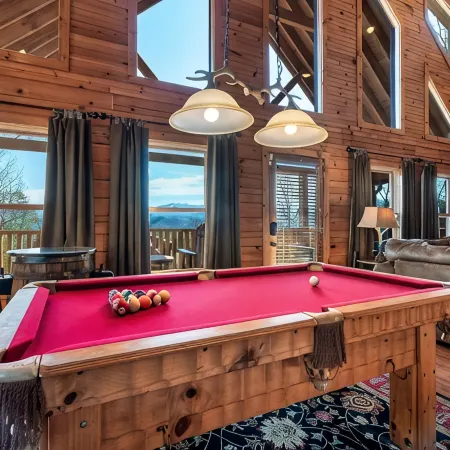 WHEELCHAIR ACCESSIBLE, 4 King Suites, Close to Pigeon Forge, WOW Views!