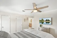Coral Moon House-2 Kitchens, Fish, Kayak, Walk to Beach, Lots of Parking - 3-Star